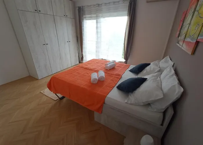 Simun Apartment *
