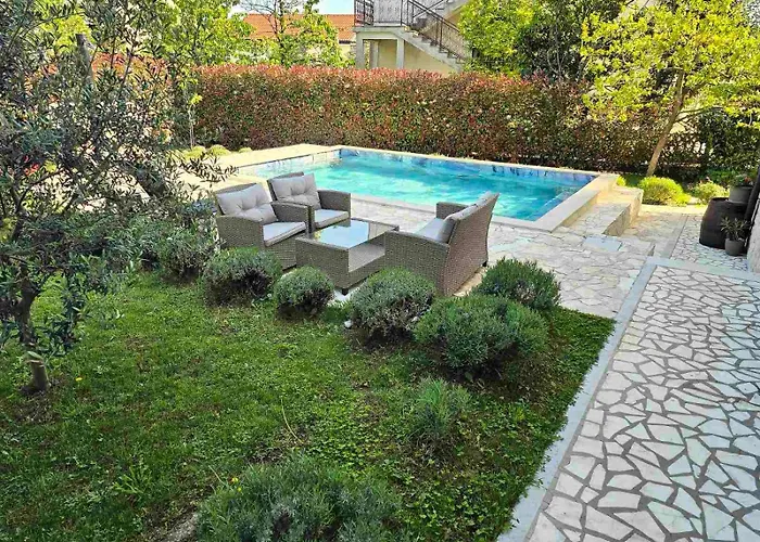 Simun Apartment